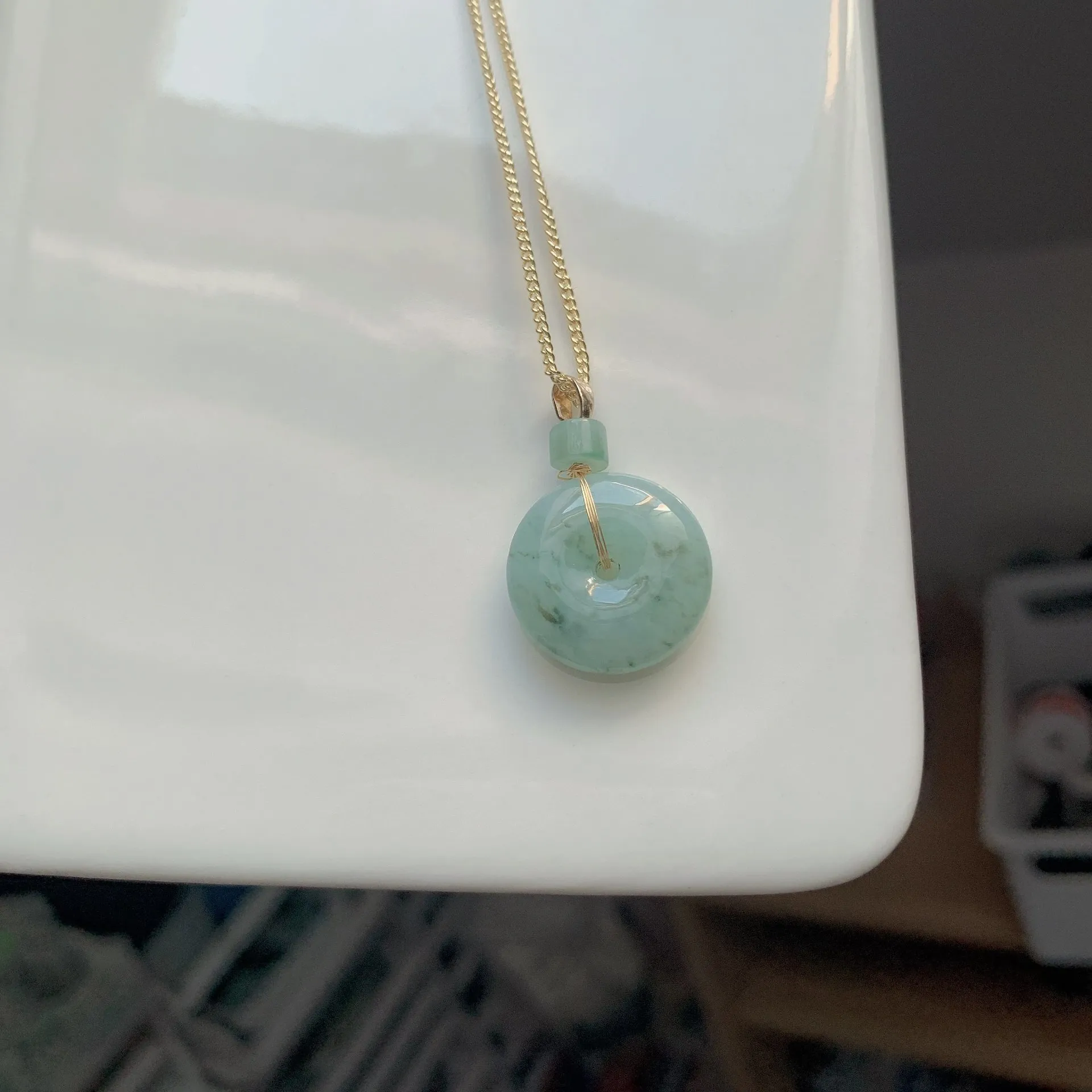 蘋果綠飄花翡翠平安扣
