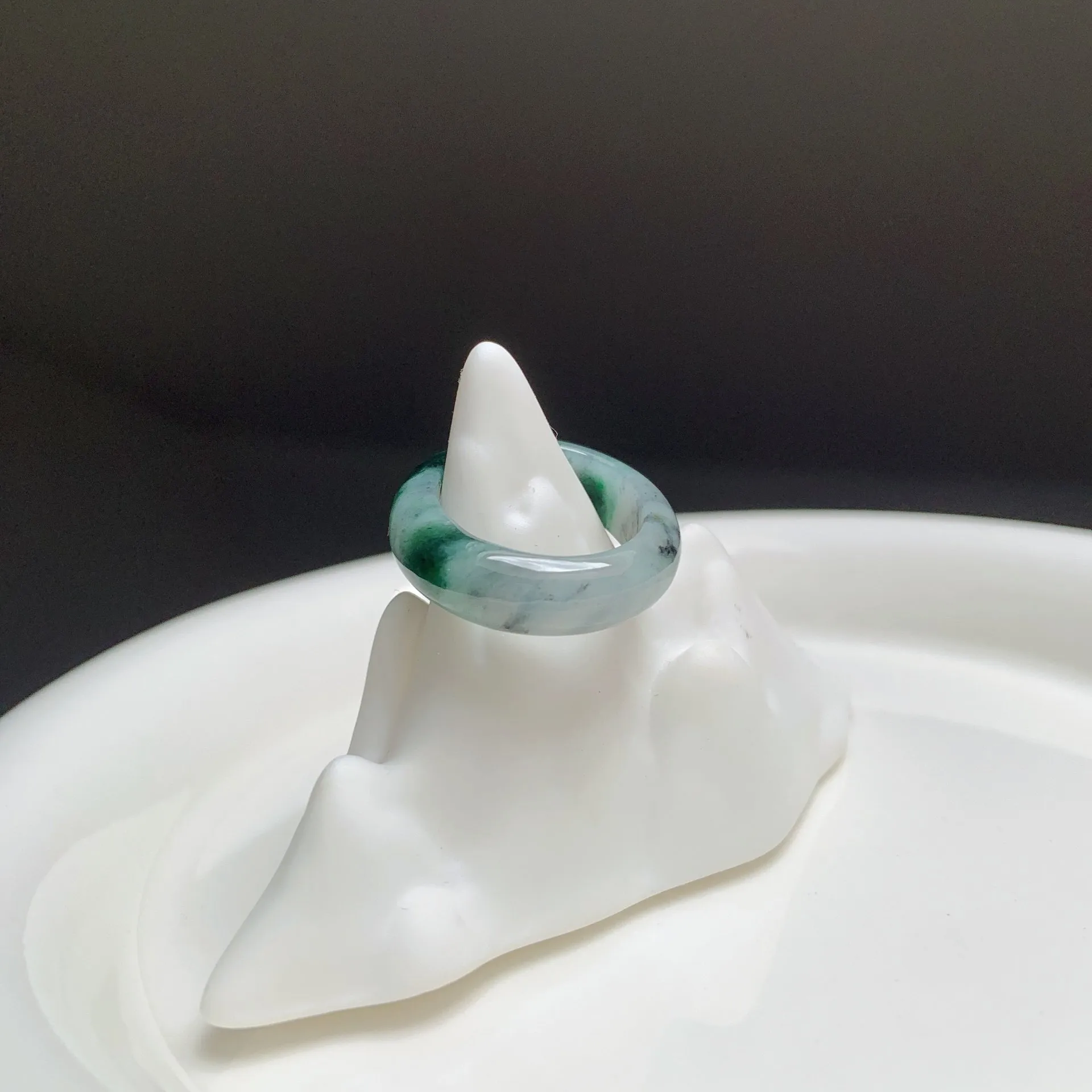 特色辣綠烏雞翡翠戒圈