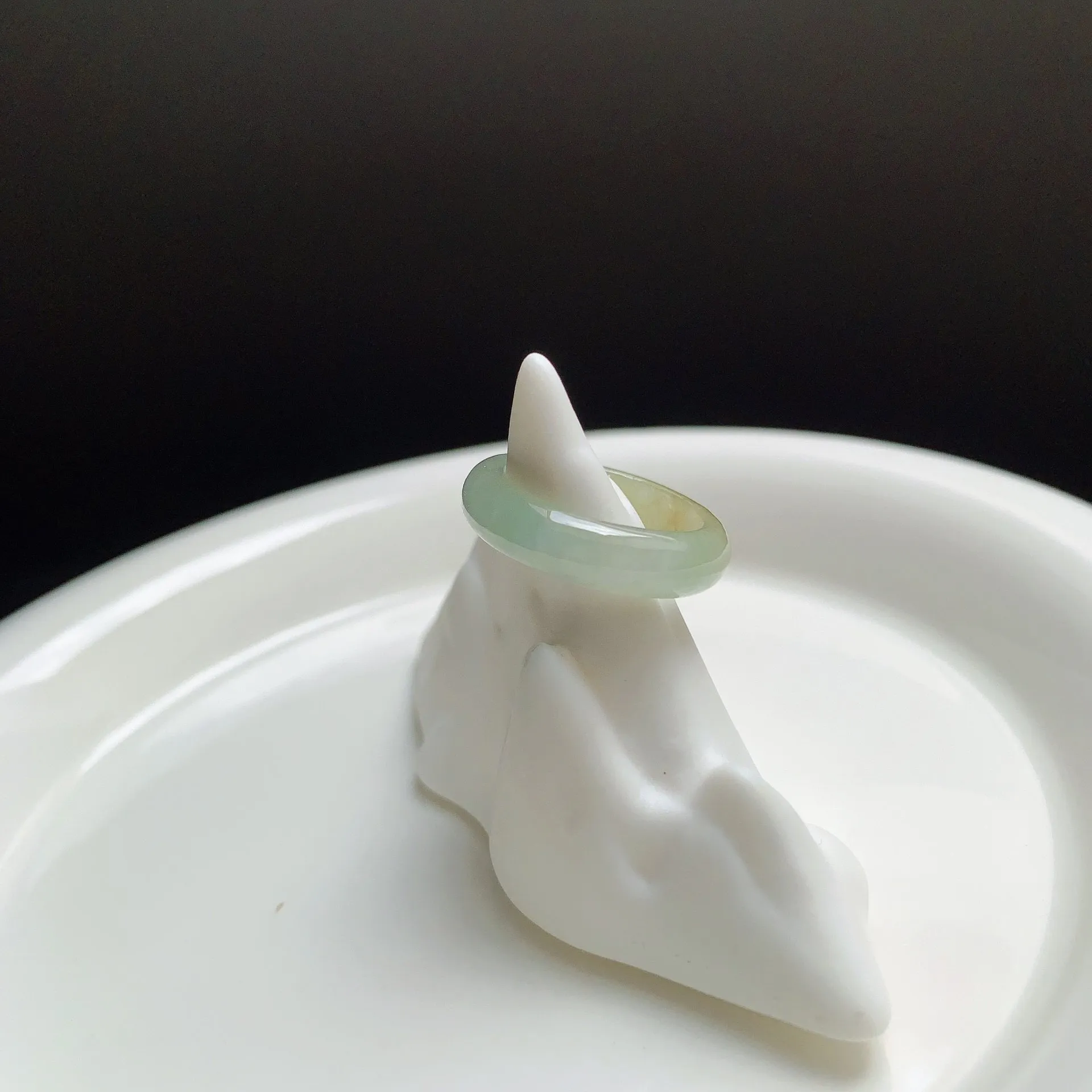 冰黃翡飄花翡翠戒圈