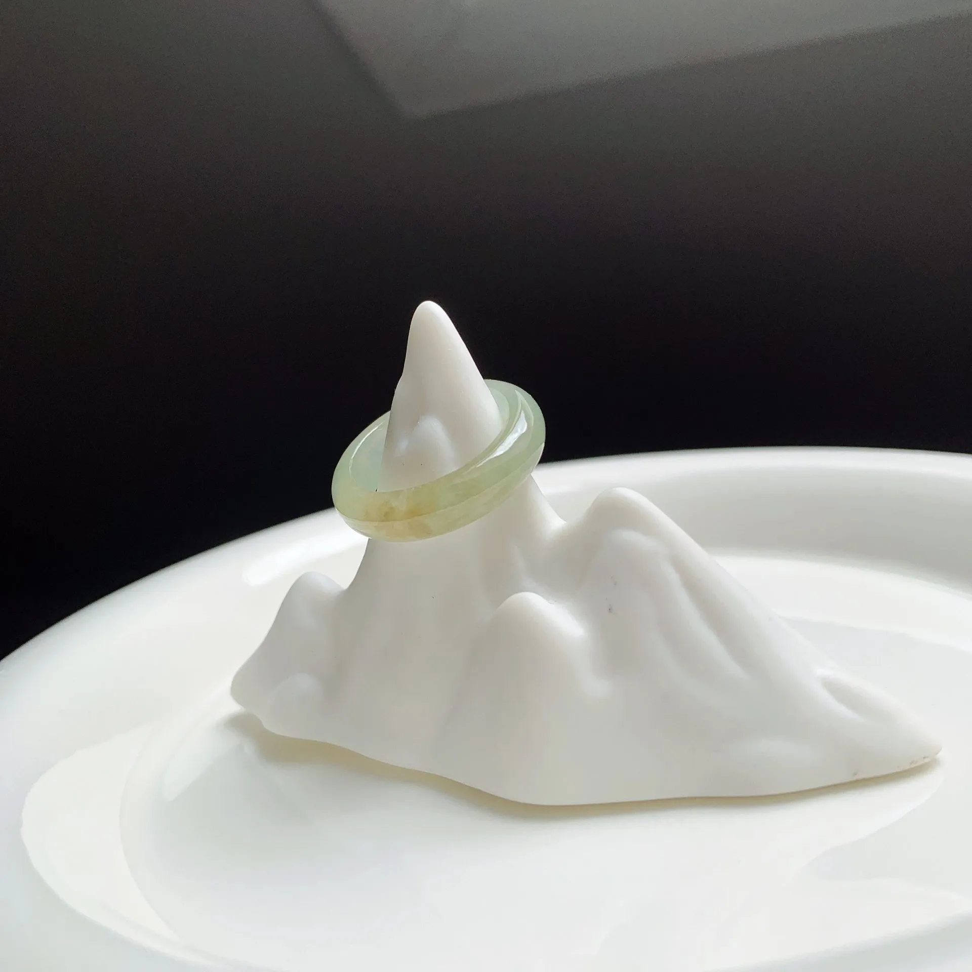 冰黃翡飄花翡翠戒圈