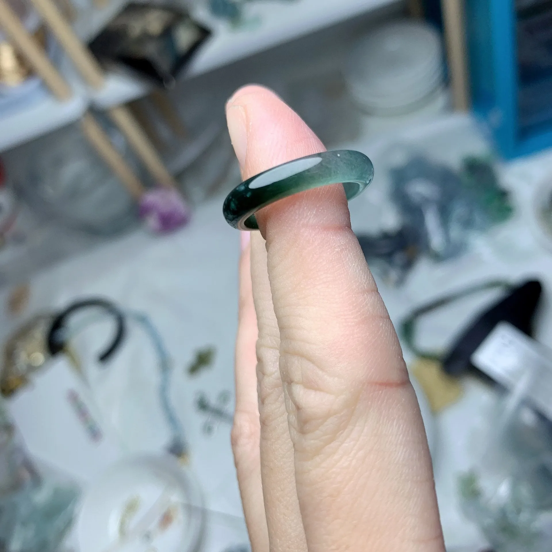 冰綠漸變翡翠戒圈[港碼11]