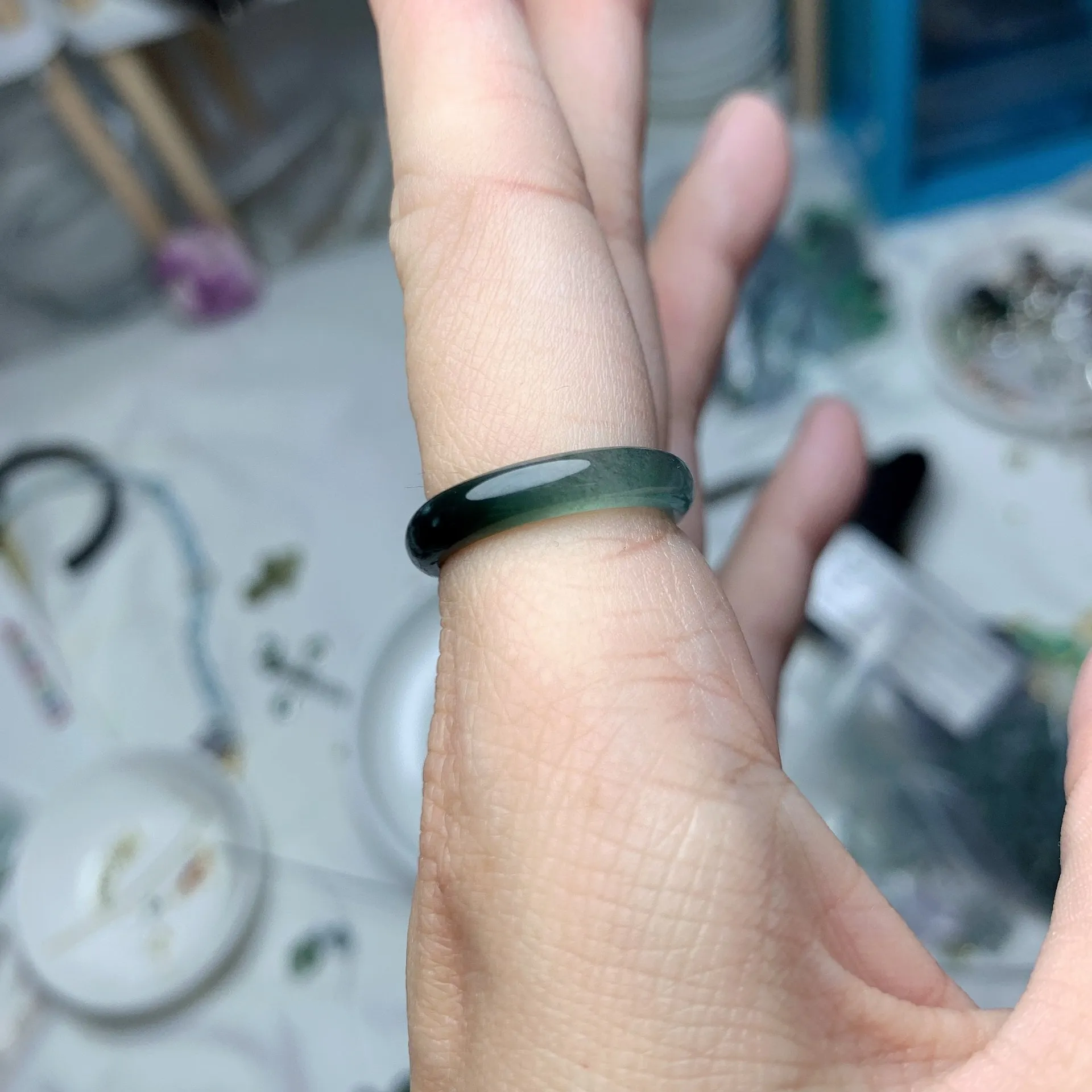 冰綠漸變翡翠戒圈[港碼11]