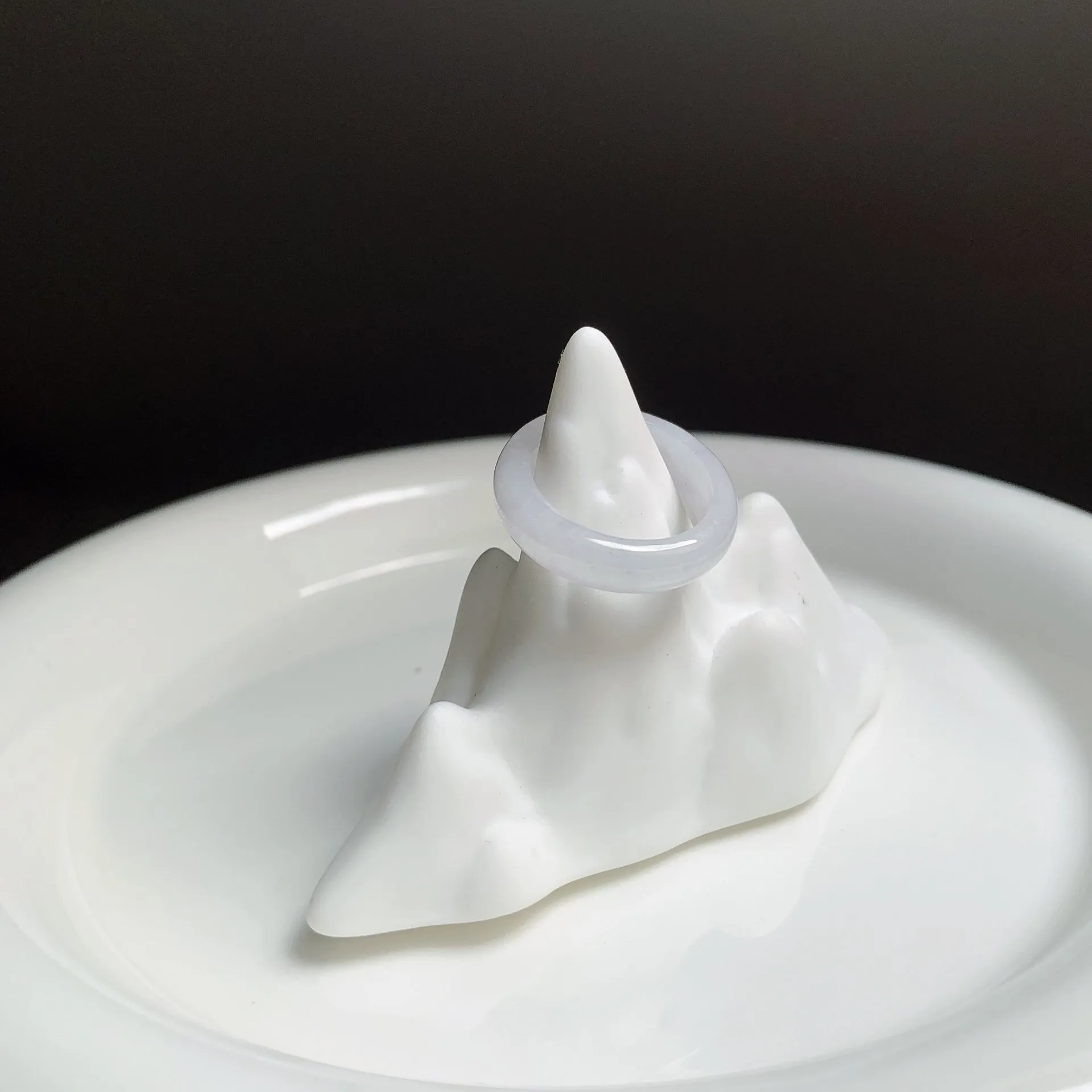白月光翡翠戒圈