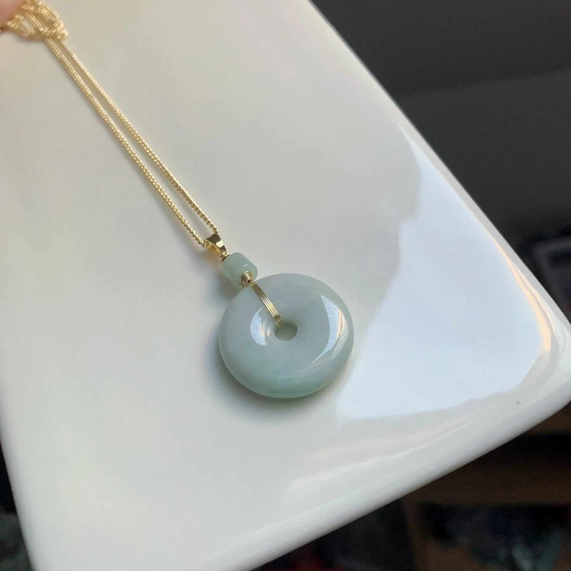 淺綠飄花翡翠平安扣