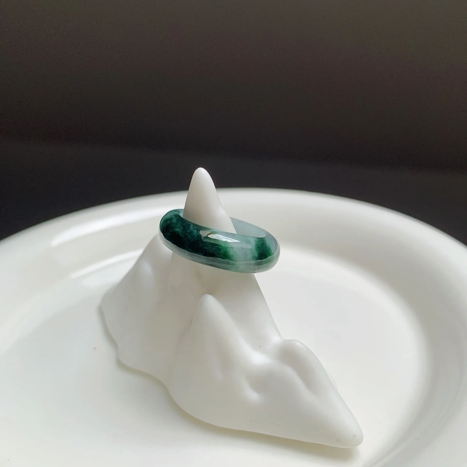 特色辣綠烏雞翡翠戒圈