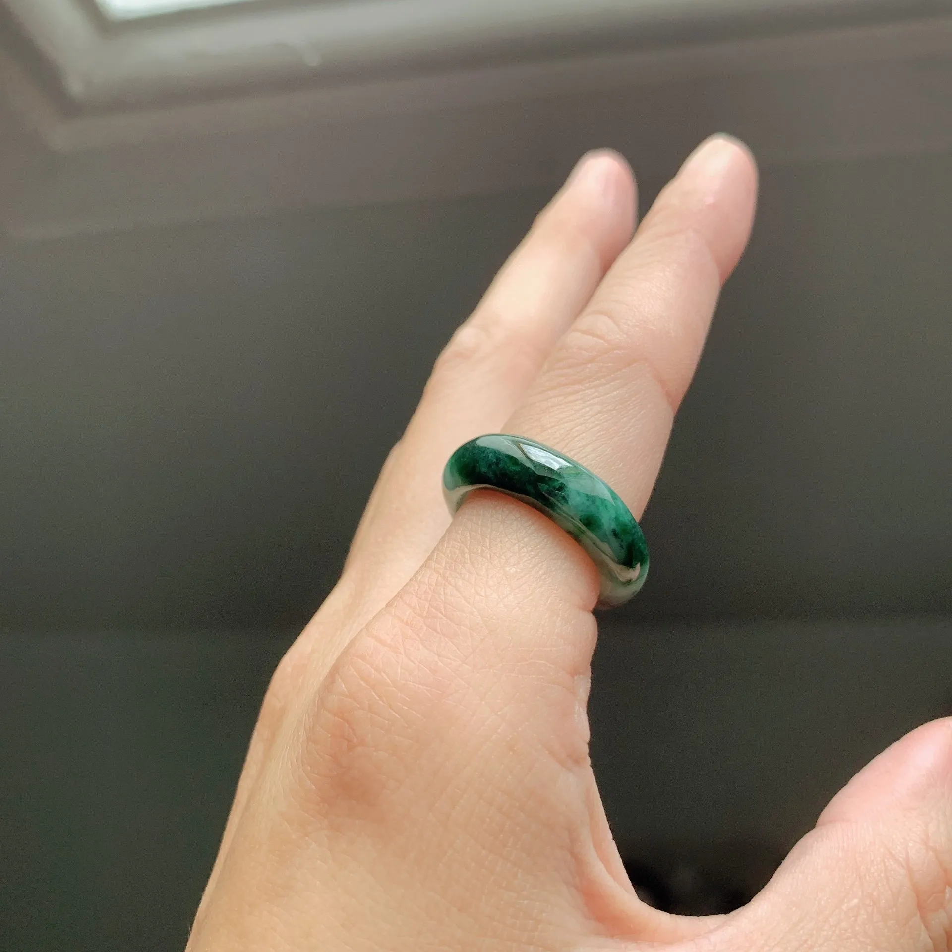 特色辣綠烏雞翡翠戒圈