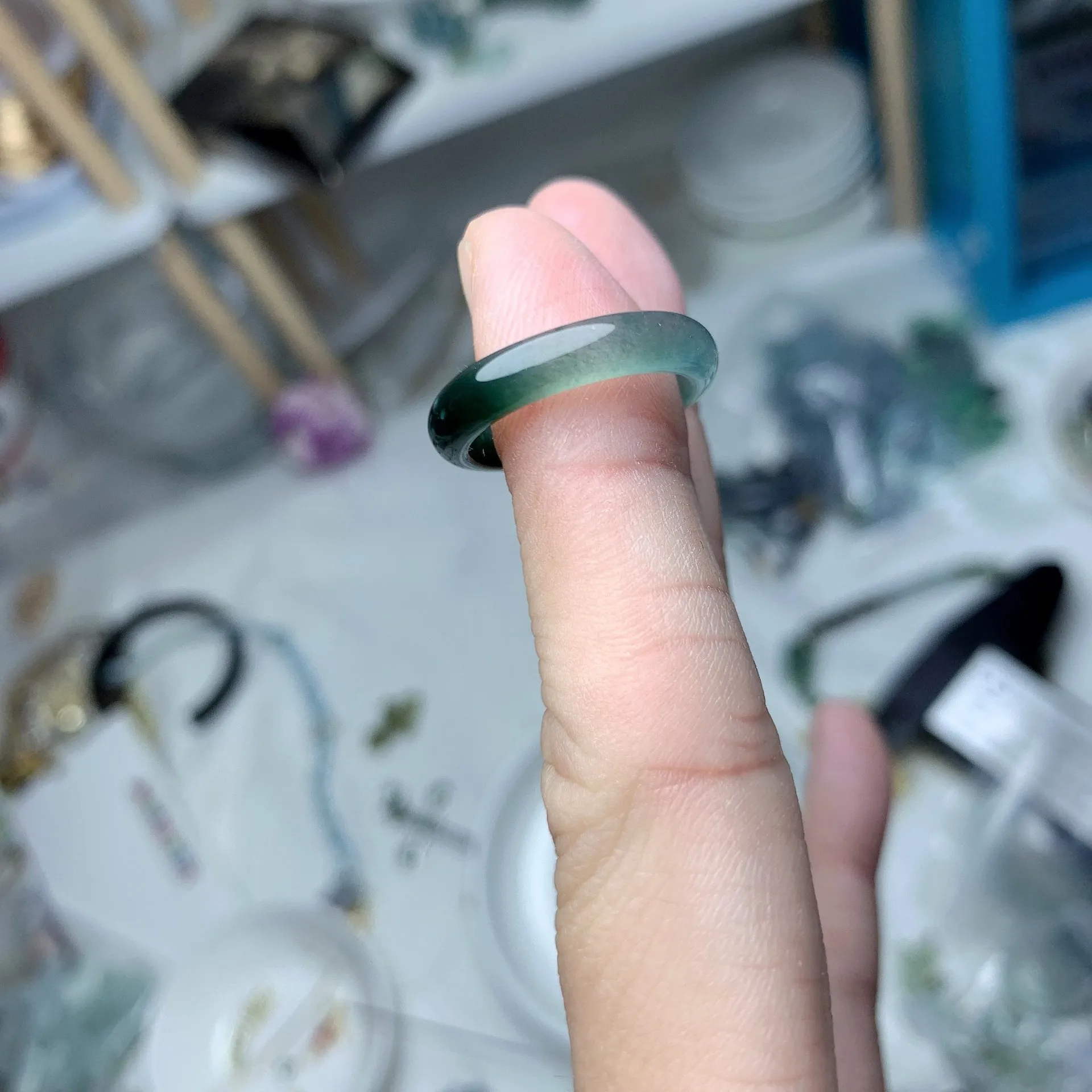 冰綠漸變翡翠戒圈[港碼11]