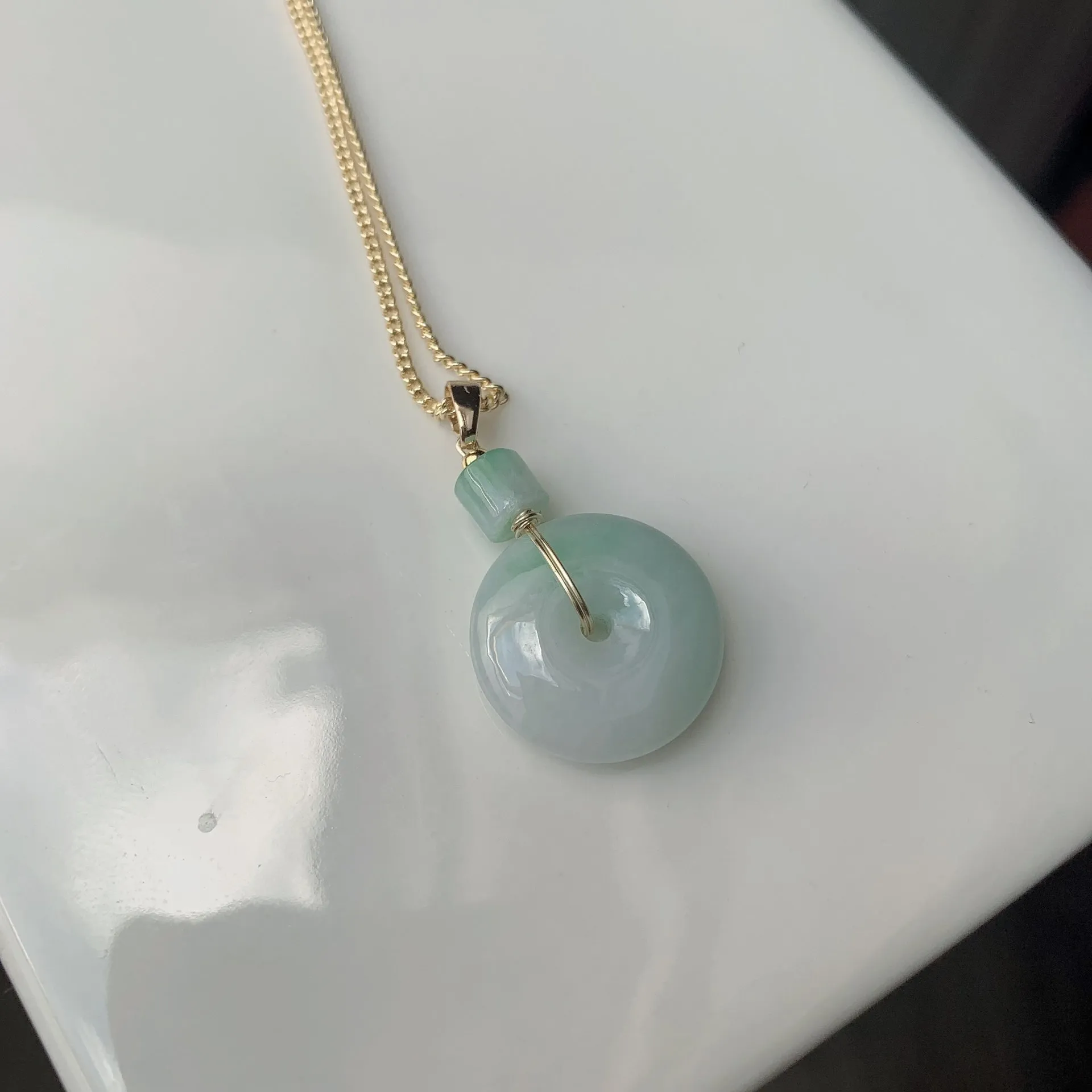 白底青翡翠平安扣