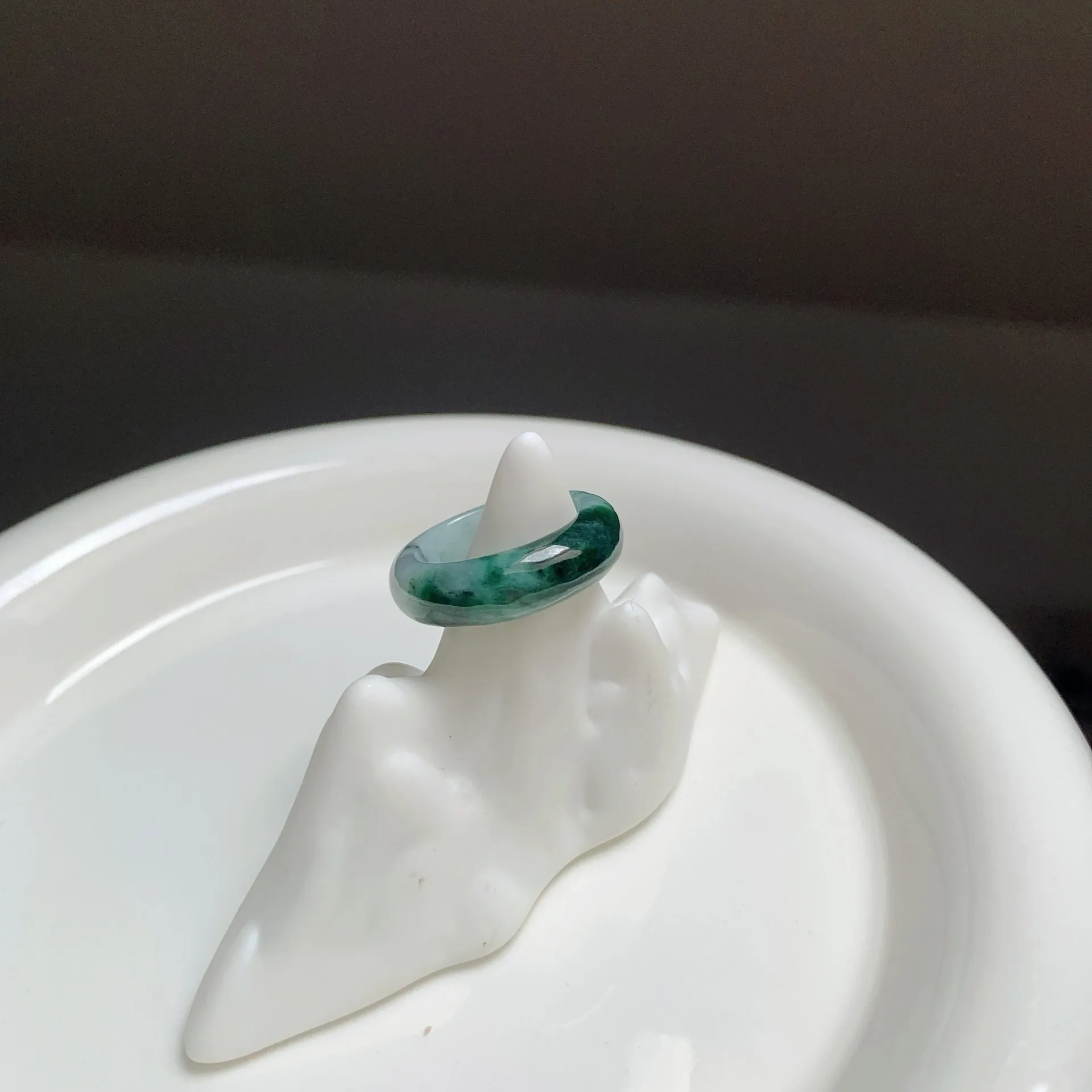 特色辣綠烏雞翡翠戒圈
