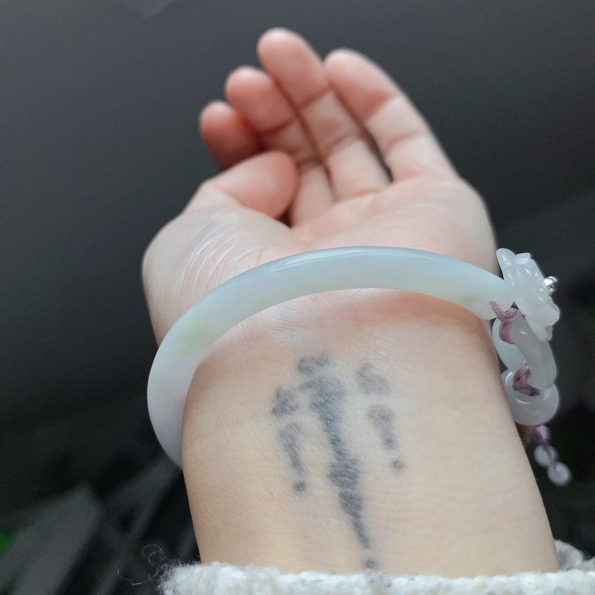 春彩設計款天然翡翠半鐲
